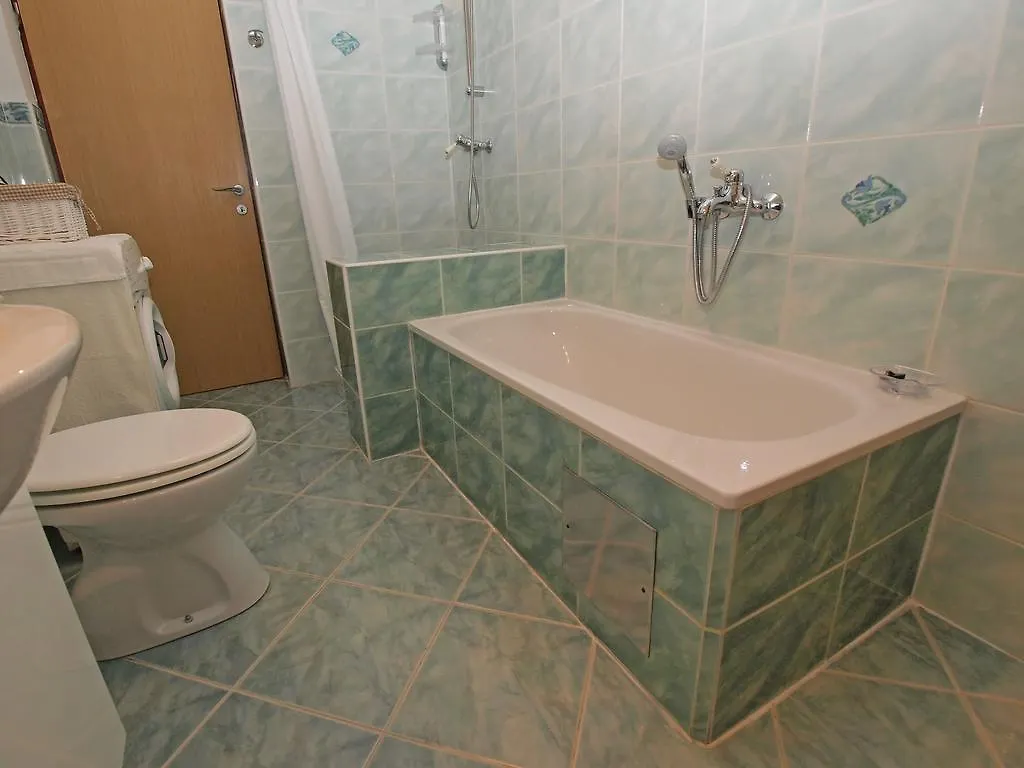Apartment Puzar 389 プーラ