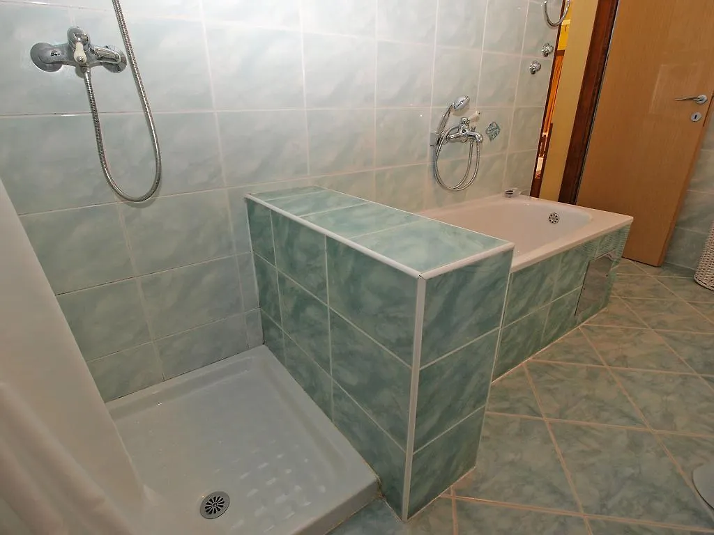 Apartment Puzar 389 プーラ